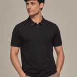 POLO COM ZÍPER E DETALHES NA GOLA - imagem 1